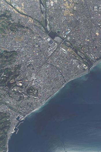 오다와라시 중심부 항공사진. 2019년 10월 2일 촬영한 30장을 합성하여 제작. 국토교통성 국토지리원 [https://mapps.gsi.go.jp/ 지도·항공사진 열람 서비스]의 항공사진을 바탕으로 제작.