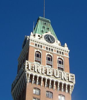 1924년 트리뷴 타워(Tribune Tower (Oakland))가 완공되었고, 1976년 복원되어 오클랜드 랜드마크로 지정되었다. 더 이상 오클랜드 트리뷴(Oakland Tribune)이 사용하지는 않지만, 역사적인 외관은 보존되어 있다.