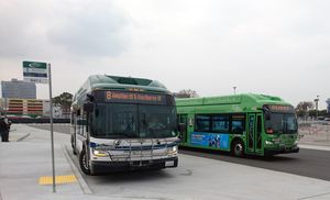 LAX 시티 버스 센터의 버스들