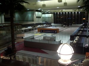 톰 브래들리 국제터미널의 이른 아침 모습