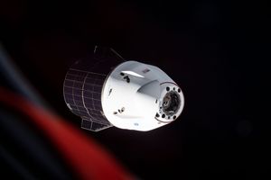 국제우주정거장(ISS)으로 승무원과 화물을 수송하도록 설계된 SpaceX 드래곤 2 우주선(화물 운송용 버전)
