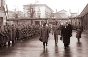 대통령 아메드 세쿠 투레는 공산주의 국가들의 지원을 받았으며, 1961년 유고슬라비아를 방문했다.