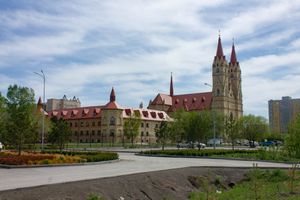 카라간다의 파티마 성모 대성당은 중앙아시아에서 가장 큰 가톨릭 교회이다.