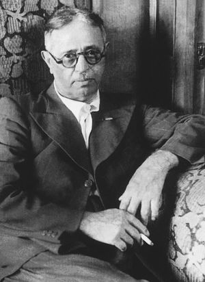 우제이르 하지베요프(Uzeyir Hajibeyov)는 20세기 초 전통적인 아제르바이잔 음악에 서양 스타일을 결합했다.