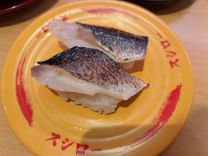 초밥으로 제공되는 태평양 청어