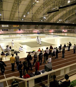 핀란드 쿠오피오의 쿠오피오 홀리에서 시범을 보이는 모습