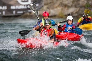 카약 크로스 (사진)와 카이트보딩 종목이 정식 올림픽 종목으로 데뷔했습니다.