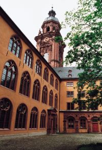 뷔르츠부르크 대학교의 옛 건물인 알테 우니베르지테이트(Alte Universität), 르네상스 건축