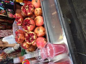 중국 시안에서 석류 주스를 파는 노점