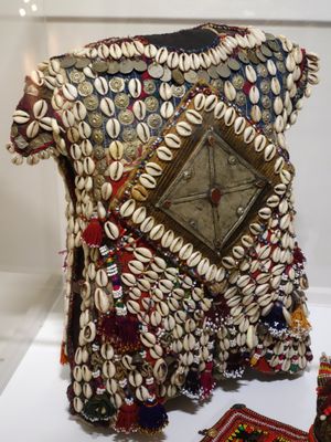 투르크멘 어린이 튜닉, 20세기 초중반, 캐나다 섬유 박물관