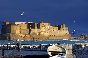 달걀 성(Castel dell'Ovo)