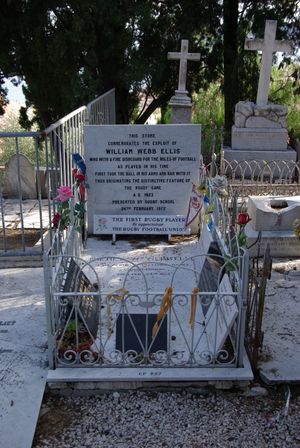 알프마리팀주 멘통의 르 시메티에르 뒤 뷔 샤토에 있는 웹 엘리스의 묘