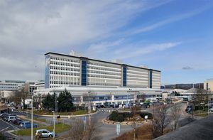 카디프 대학교 병원(University Hospital of Wales), 카디프