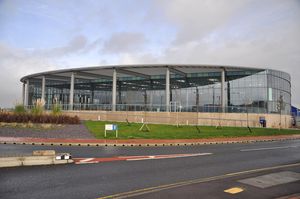 카디프 국제 수영장, 국제 스포츠 빌리지, 카디프 베이