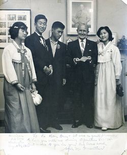 1962년 적십자 비스타 프로그램으로 미국 워싱턴 방문을 한 반기문. 왼쪽에서 두 번째 인물.
