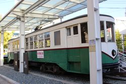 동아대학교 부민캠퍼스에 전시되어 있는 부산광역시 도시철도 차량