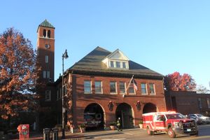 캠브리지 소방국의 소방차 2호, 구급대 2호, 사다리차 3호 소방서