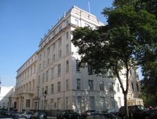 런던 4 칼튼 가든. 2차 세계 대전 당시 자유 프랑스 레지스탕스 운동의 임시 본부로 사용되었다.