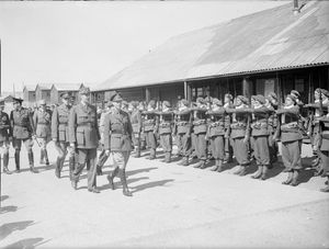 드골 장군과 조지 6세 국왕이 1940년 8월 24일 영국에서 프랑스 자유군을 사열하는 모습