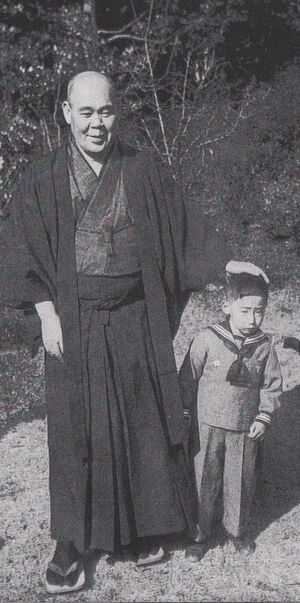 나가노 오사미와 셋째 아들 나가노 타카아키(센다이 공습으로 사망) 사진