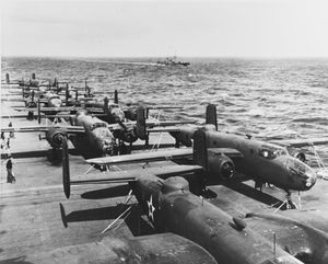 둘리틀 공습 당시 USS 호넷에 탑재된 B-25B