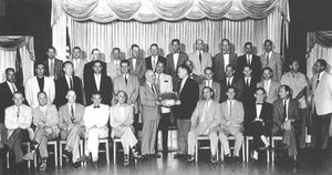 1957년 플로리다주 포트 월턴 비치에서 열린 15주년 기념식에 참석한 두리틀 기습대원들