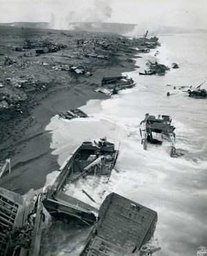 일본군에 격파된 암트랙과 상륙용 주정