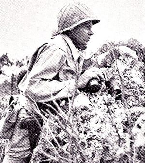 미 육군 클라우디우스 밀러 이즐리 준장의 마지막 사진, 1945년 6월 19일 촬영. 이후 일본군 기관총 사격으로 사망했다.