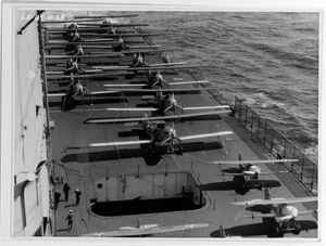 커티스 F6C 전투기와 마틴 T3M 뇌격기, 1928년