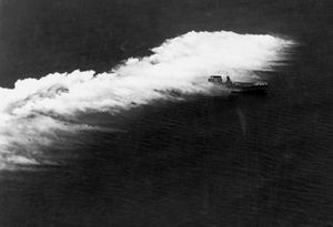 1929년 파나마 해역에서 연막 속을 항해하는 렉싱턴