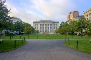 하버드 의과대학(Harvard Medical School) 보스턴(Boston)의 롱우드 의학 및 학술 지역(Longwood Medical and Academic Area)에 위치해 있다.