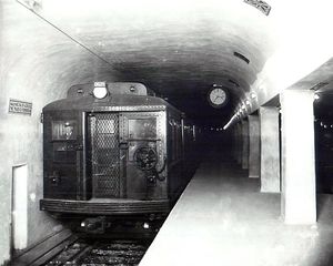 1912년 하버드역의 열차