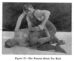 「레슬링과 신체 문화에 관한 교훈」에서 프랭크 고치가 보여주는 토홀드. 프리스타일 레슬링에서 인정되는 앵클홀드와 달리 발목 관절을 공략하고 있다.