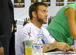 2013년 사인회에서의 CM 펑크