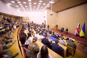 2023년 1월 22일 우크라이나 키이우 타라스 셰우첸코 국립대학교의 학생들과 강사들과 함께한 존슨