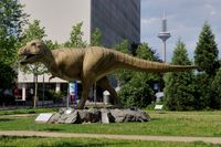 두 발로 걷는 자세를 보여주는 현대의 복원.