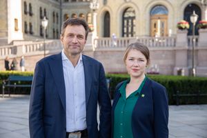 2018년 10월 촬영된 마지막 대변인 아릴드 헤름스타드와 우네 아이나 바스톨름