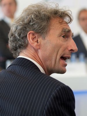 파울 로젠뮬러(Paul Rosenmöller) 상원 의원단 대표