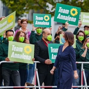 안나레나 빌레보크와 지지자들(2021년)