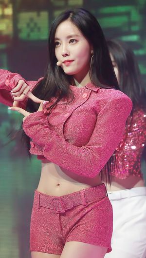 2017년 티아라 N4 쇼케이스에서 공연하는 효민