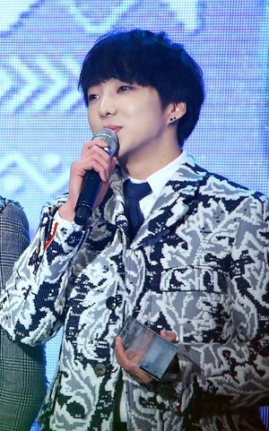 2014년 멜론뮤직어워드에 참석한 강승윤