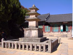 부산 범어사 삼층석탑