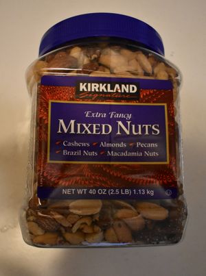 2022년에 촬영된 Kirkland Signature "Extra Fancy Mixed Nuts"