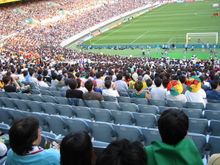 좌석 문제의 한 예시 - 사이타마 스타디움(카메룬 대 사우디아라비아전, 2002년 6월 6일)