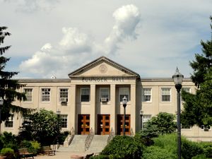 노스 캠퍼스의 커넘크 홀