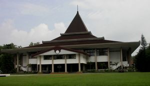 수라카르타의 세벨라스 마렛 대학교(Sebelas Maret University)