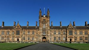 시드니 대학교는 오스트레일리아 시드니에 있다.