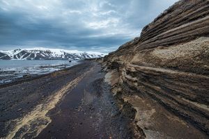 데셉션 섬의 프레아토마그마틱 테프라 층들