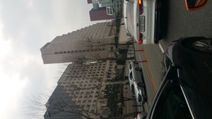 봉은사로, 역삼동, 강남의 교통 상황. 왼쪽에 버닝썬 나이트클럽이 있던 르 메르디앙 호텔이 보임.