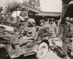 투항 후 후송되는 이학구